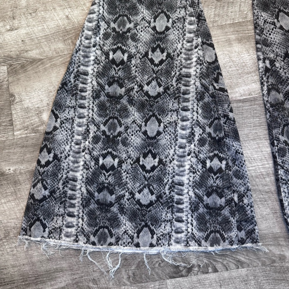 We the Free Just Float On Snake Print Flare Jeans Womens Sz. 25 - Picture 5 of 10